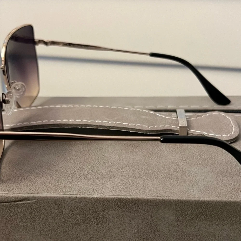 Oscar de la Renta sunglasses